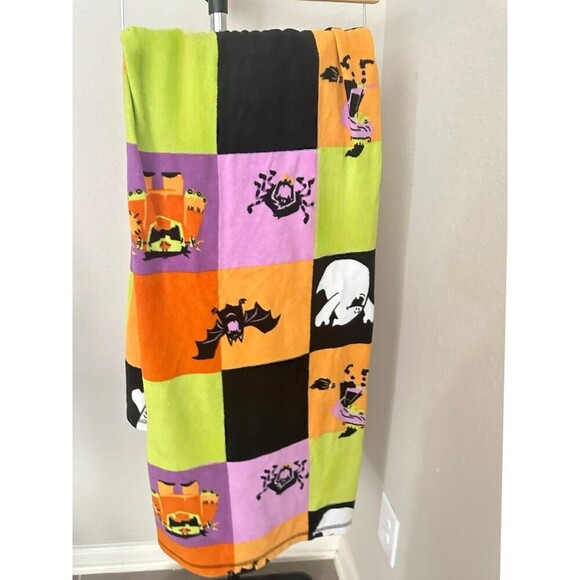 Halloween Fleece Throw Blanket Ghost Bat Spider Witch Frankenstein - Picture 2 of 4